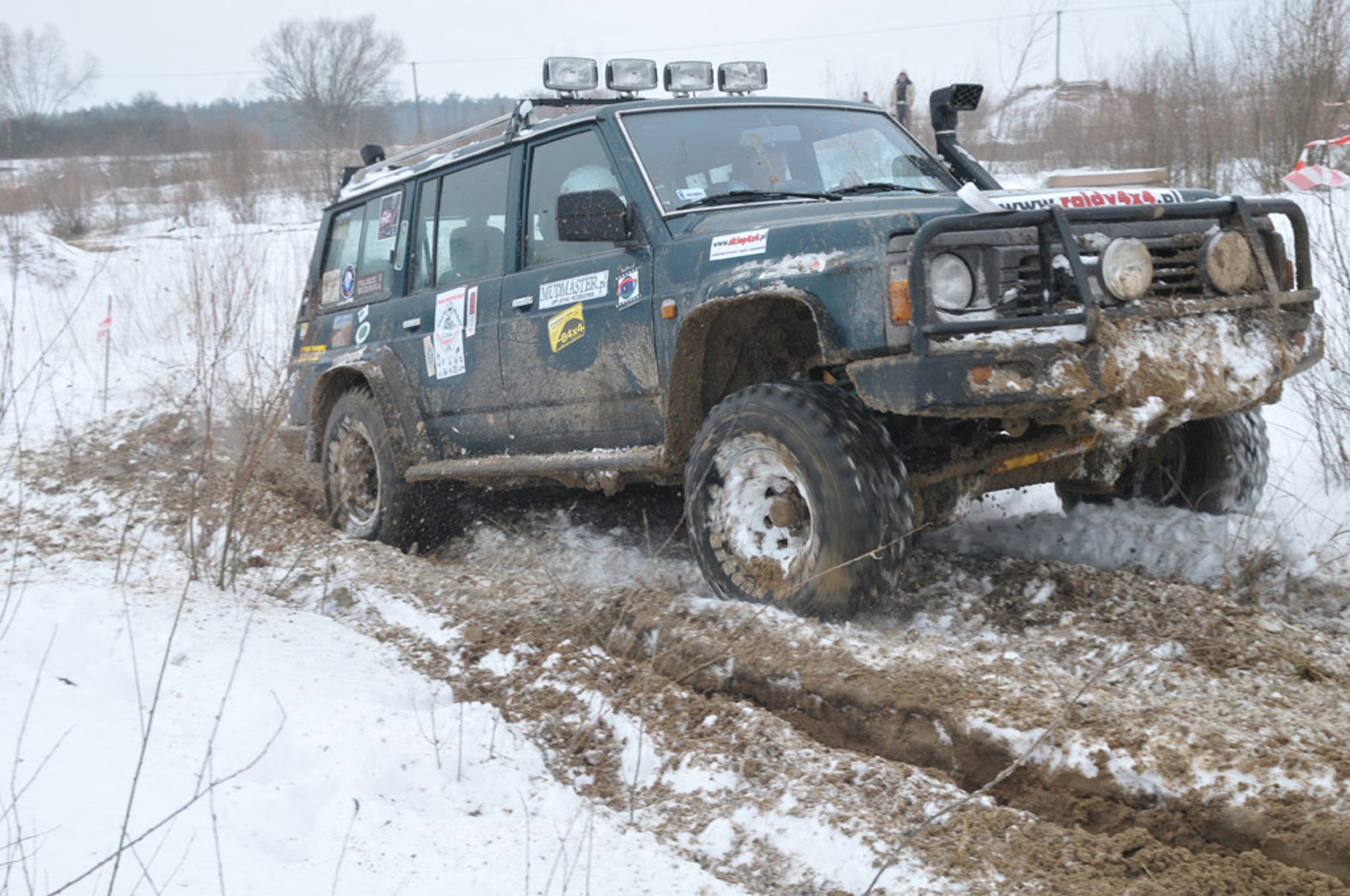 Terenowa integracja „dla choinki” pod znakiem śniegu i mrozu