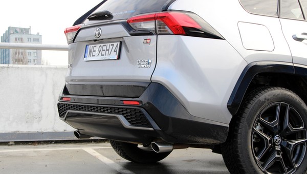 Trwa szał na hybrydy, Toyota nie nadąża z dostawami. Ile czasu trzeba czekać w Polsce?