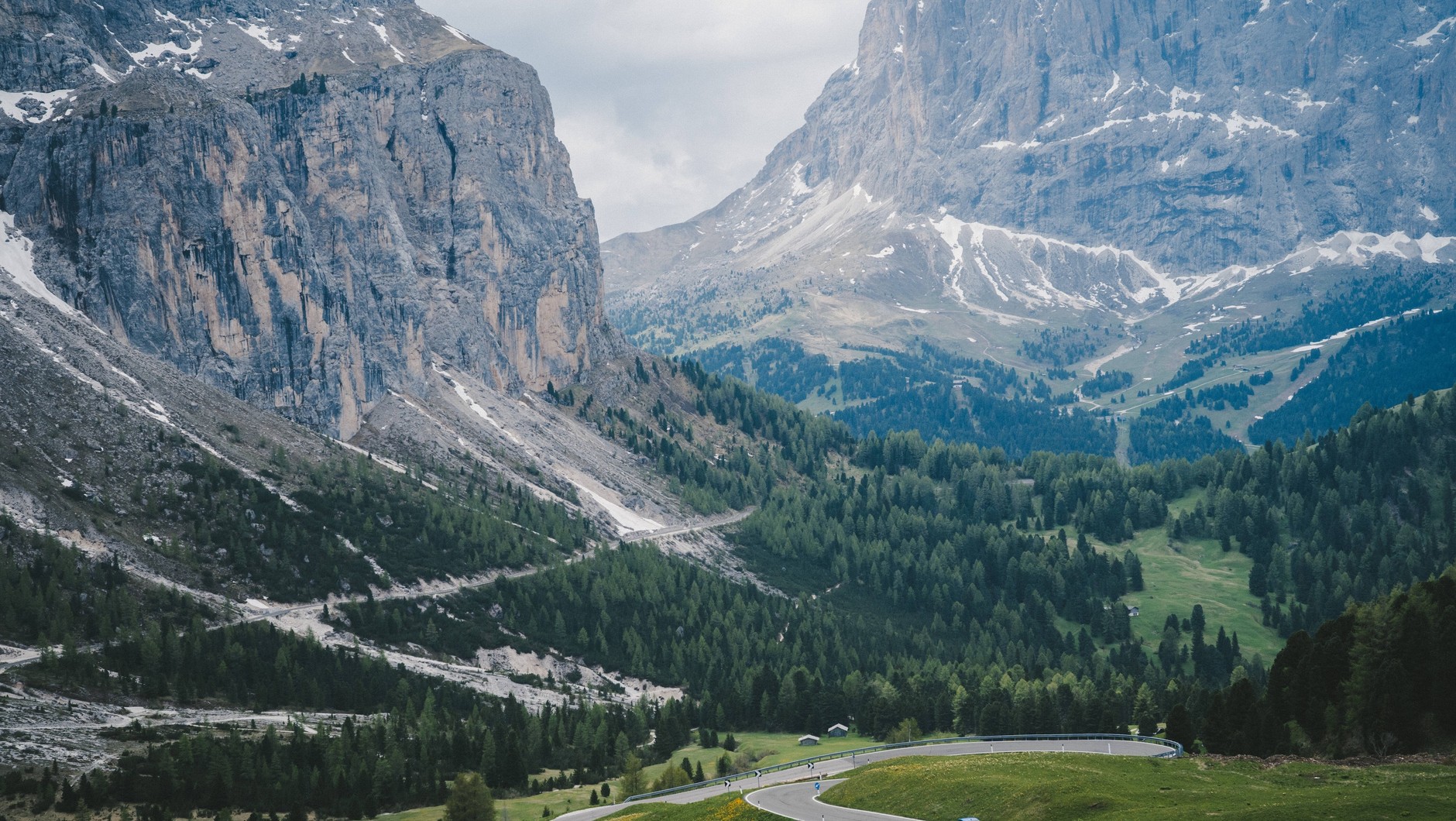Gardena Pass we włoskich Dolomitach