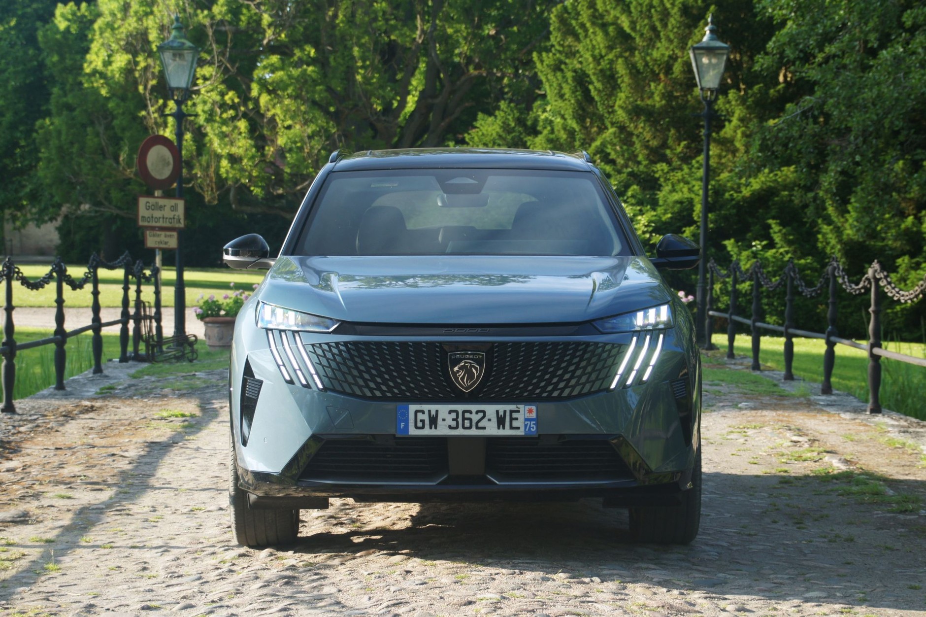 Peugeot E-5008 w pierwszym teście