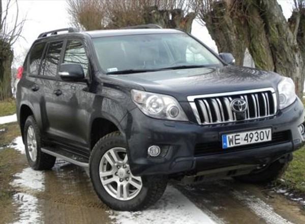 Toyota Land Cruiser V6 - Wysoko zawieszony luksus