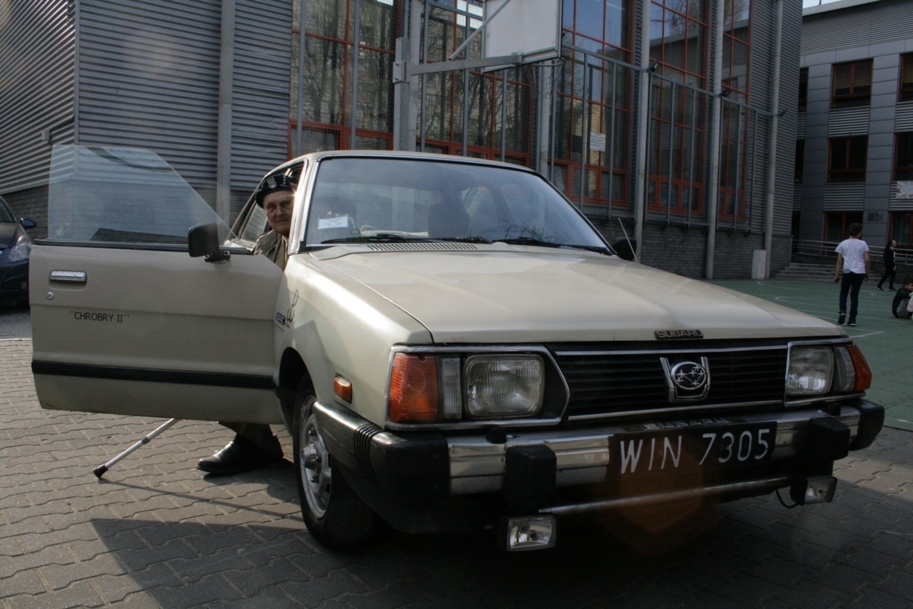 Kapitan Janusz Walędzik i jego Subaru