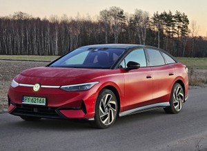 Volkswagen ID.7 wygryzł Teslę na największym rynku w Europie. Czy warto go kupić też w Polsce?