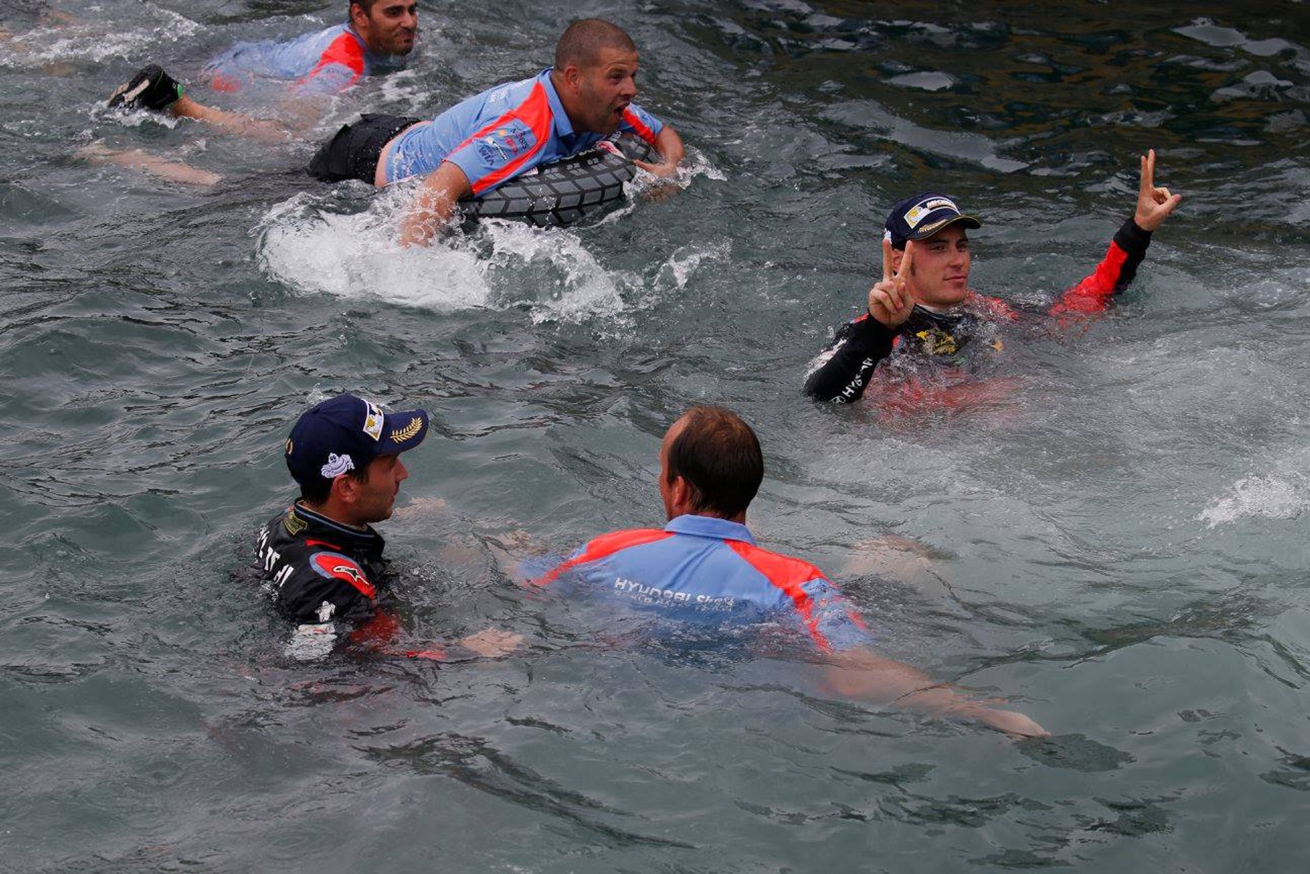 Rajd Sardynii 2016 - niecodzienna kąpiel zwycięzców