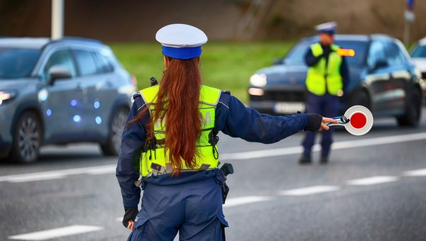 Policjanci używają metody na mapę. To bardzo sprytny i skuteczny trik