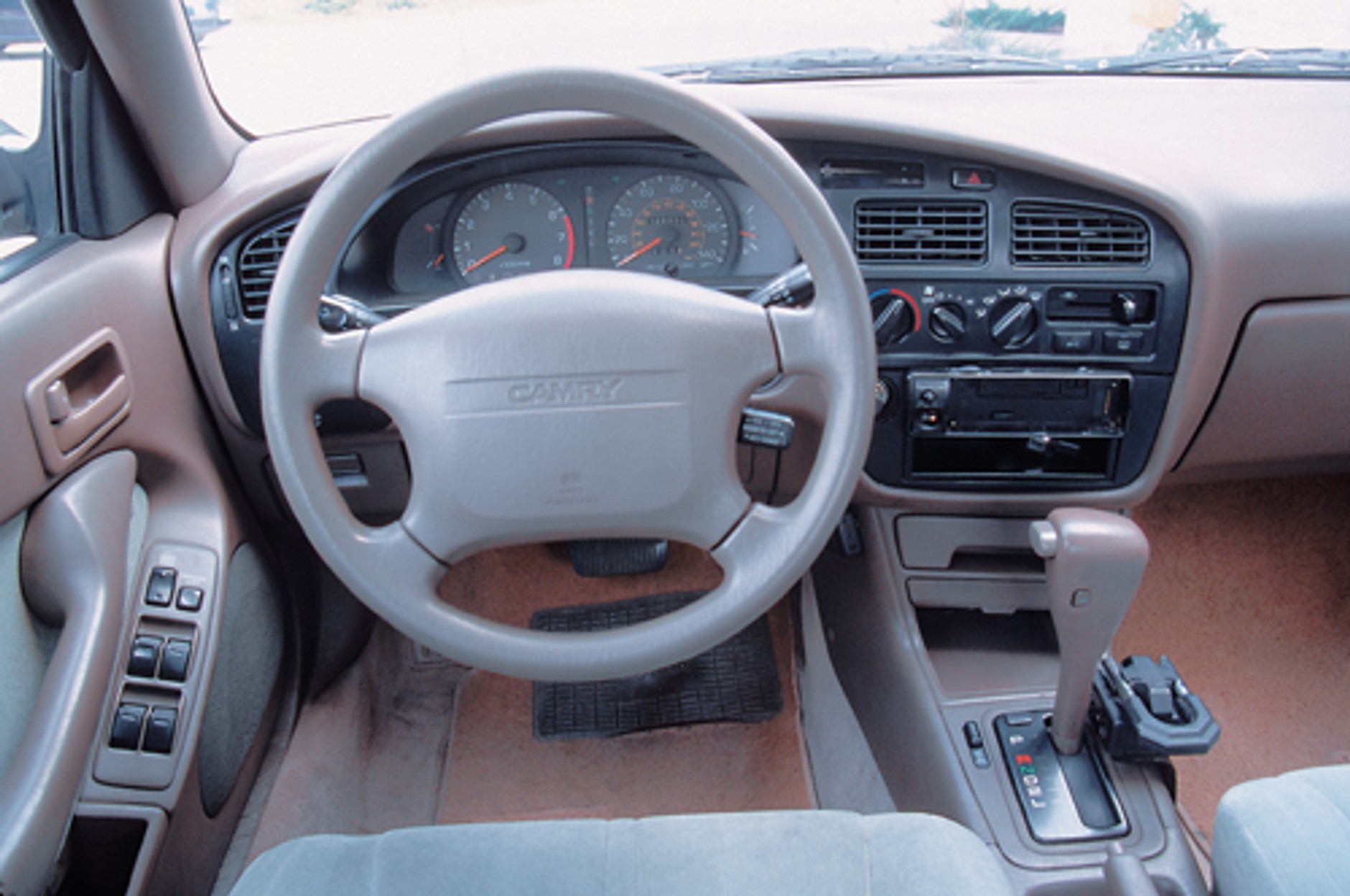 Citroen XM, Mercedes W124, Volvo 850, Ford Scorpio, Opel Omega oraz Toyota Camry - Oto duże "kombiaki" za niewielkie pieniądze