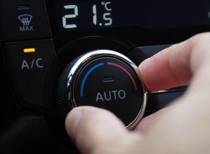 Stary patent taksówkarzy na upał. Tak szybko i tanio schłodzisz auto