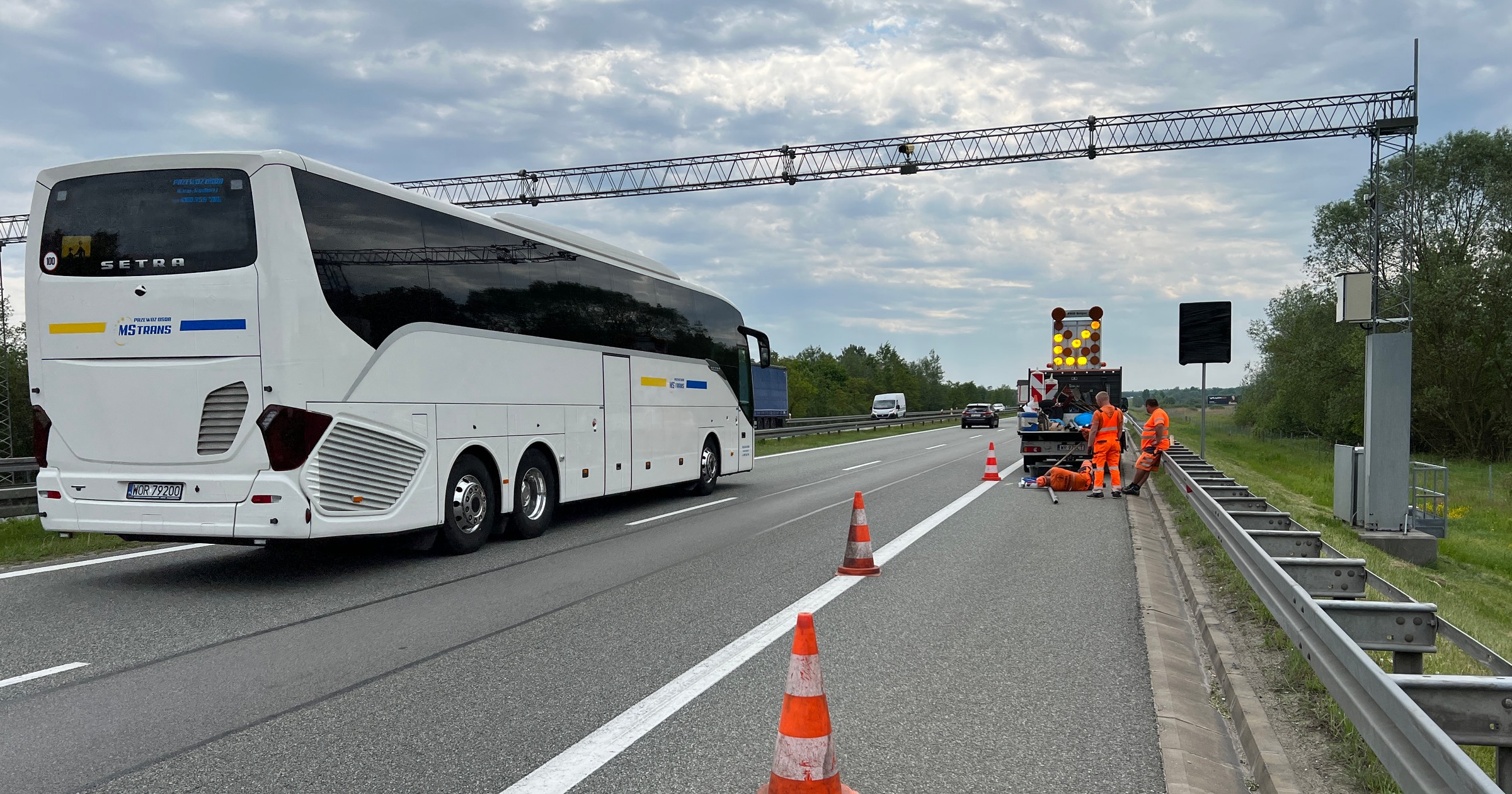 Odcinkowy pomiar prędkości na S7 już działa. Czy kierowcy faktycznie jeżdżą wolniej?