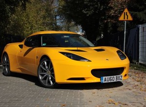 Lotus Evora S: żółte antidotum na nudę