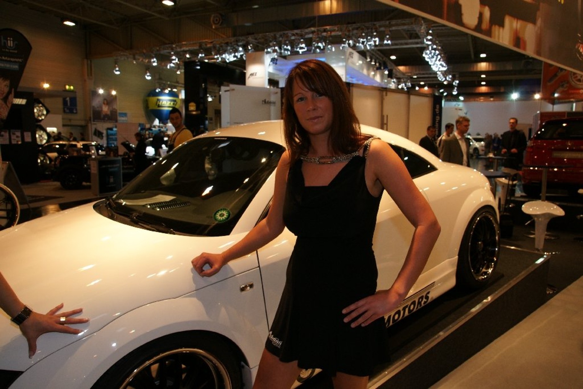 Essen Motor Show 2009: gorące dziewczyny i szybkie maszyny