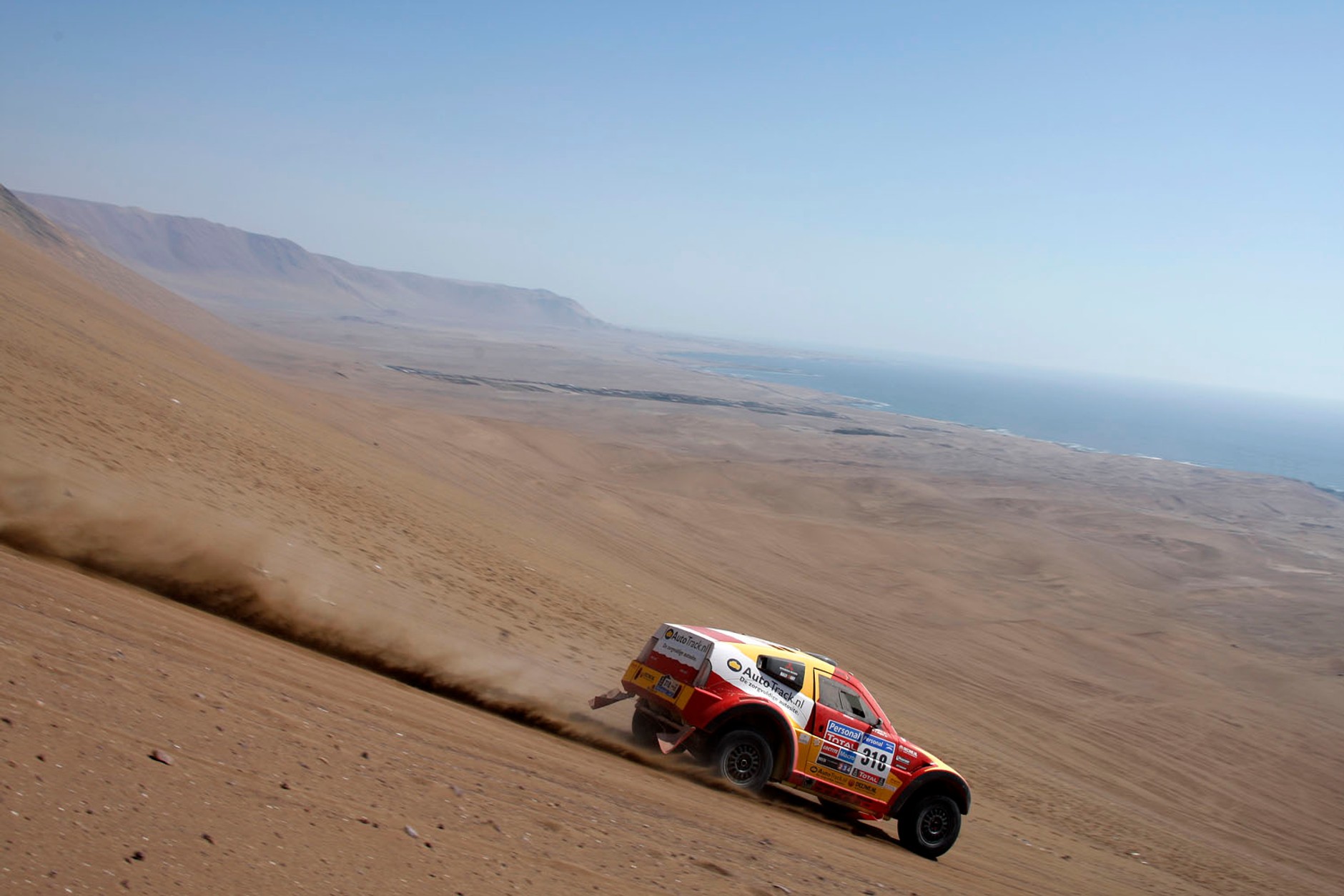 Rajd Dakar 2011: dobra postawa Polaków, Hołowczyc z otwartymi drzwiami (5.etap, wyniki, fot. Willy Weyens)