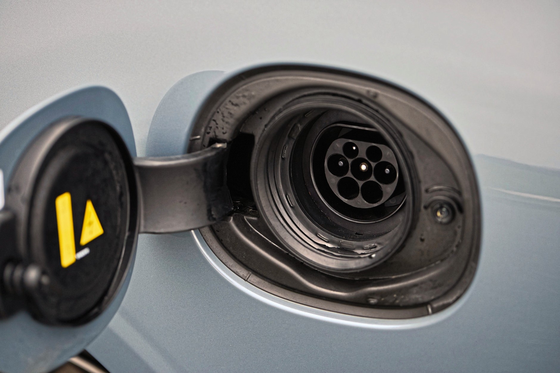 Mercedes E 400 e kontra Volvo S90 T8