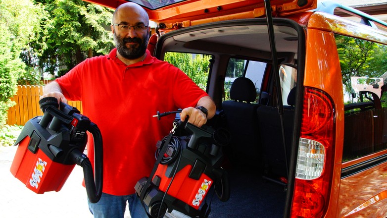 Jaki odkurzacz do garażu – akumulatorowy czy zasilany z sieci. Porównanie urządzeń marki Flex