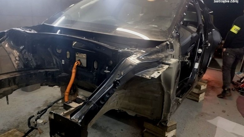 Policjanci odzyskali skradziony samochód i zlikwidowali tzw. dziuplę