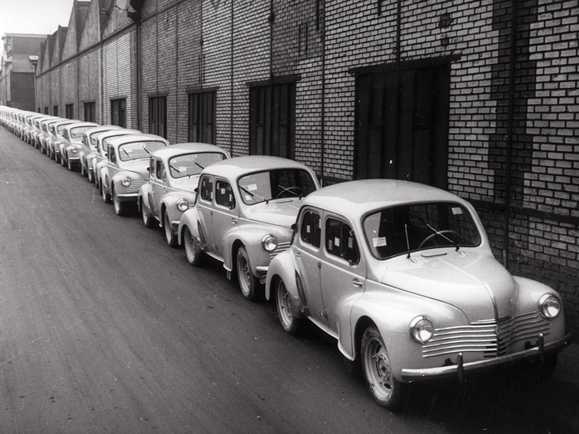 Historia Renault w fotografii (180 zdjęć z lat 1898 - 2008)