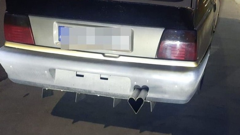 Polonez z końcówką wydechu w kształcie serca