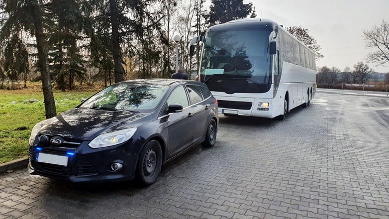 Kontrola autokaru przez inspektorów ITD