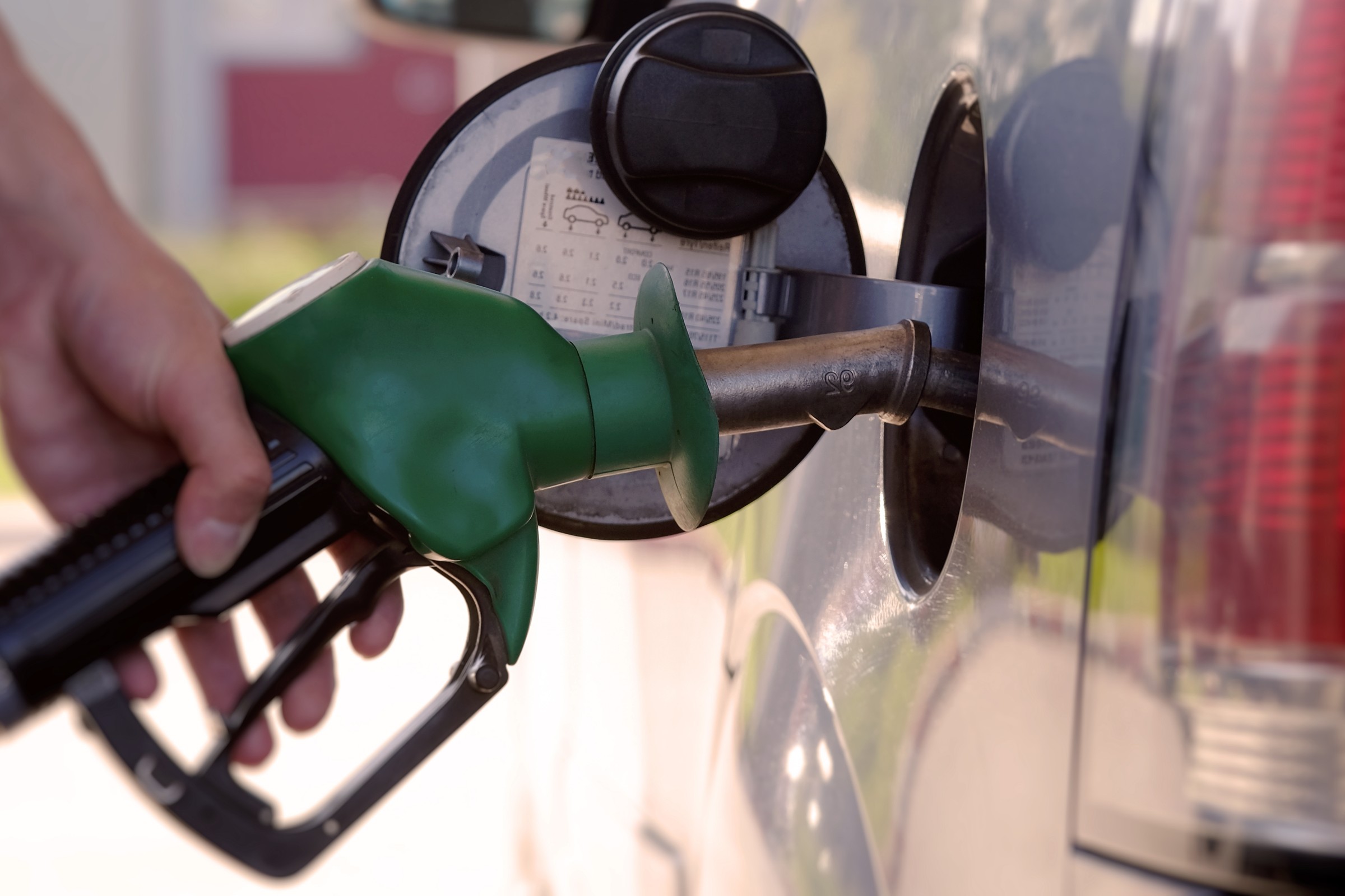 Ceny paliw wystrzelą od 1 stycznia 2026 r. Przez certyfikaty emisji benzyna zdrożeje o 80 gr/l, a diesel o 1 zł/l