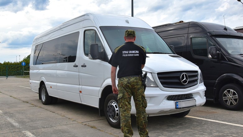 W Mercedesie podejrzenia straży granicznej wzbudził wymieniony silnik