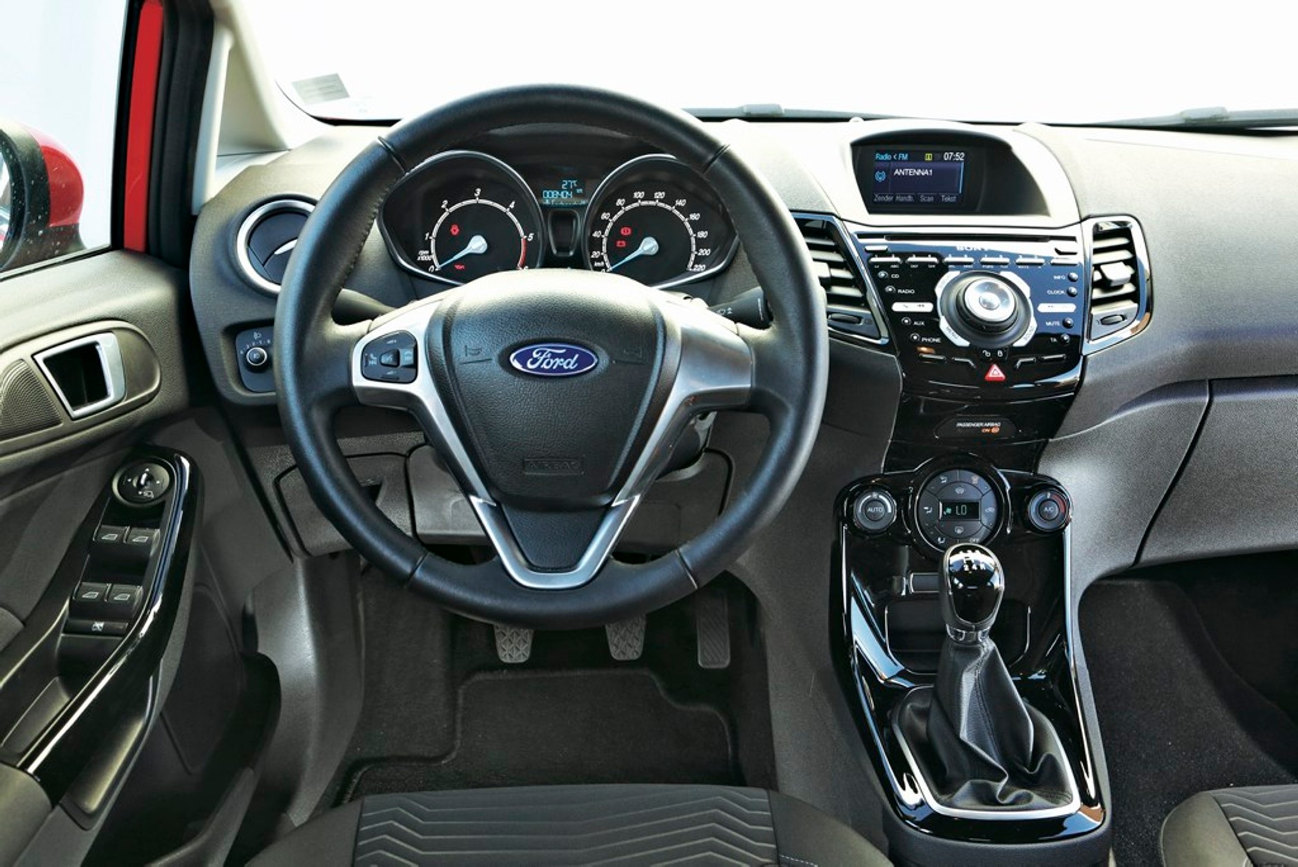 Ford Fiesta, kokpit