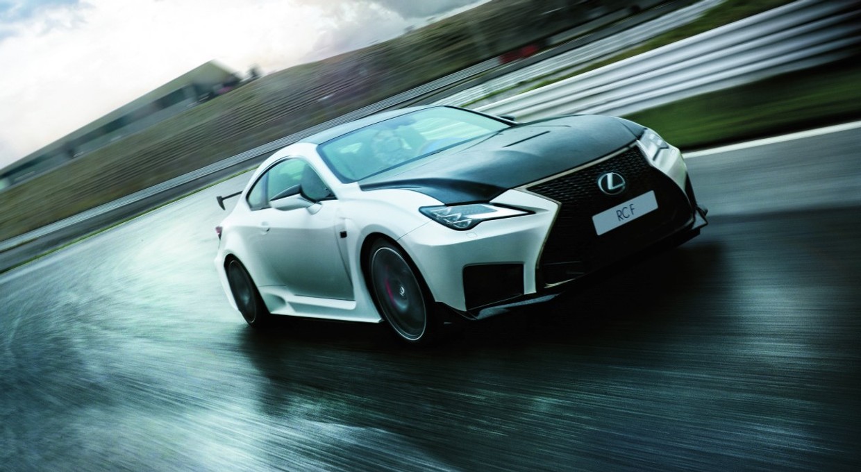To jedno z ostatnich takich aut na rynku. Lexus prezentuje odświeżony model RC F