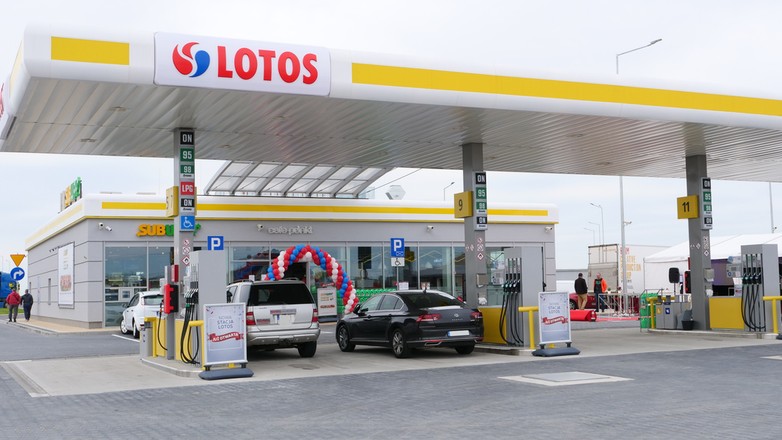 Stacja paliw Lotos