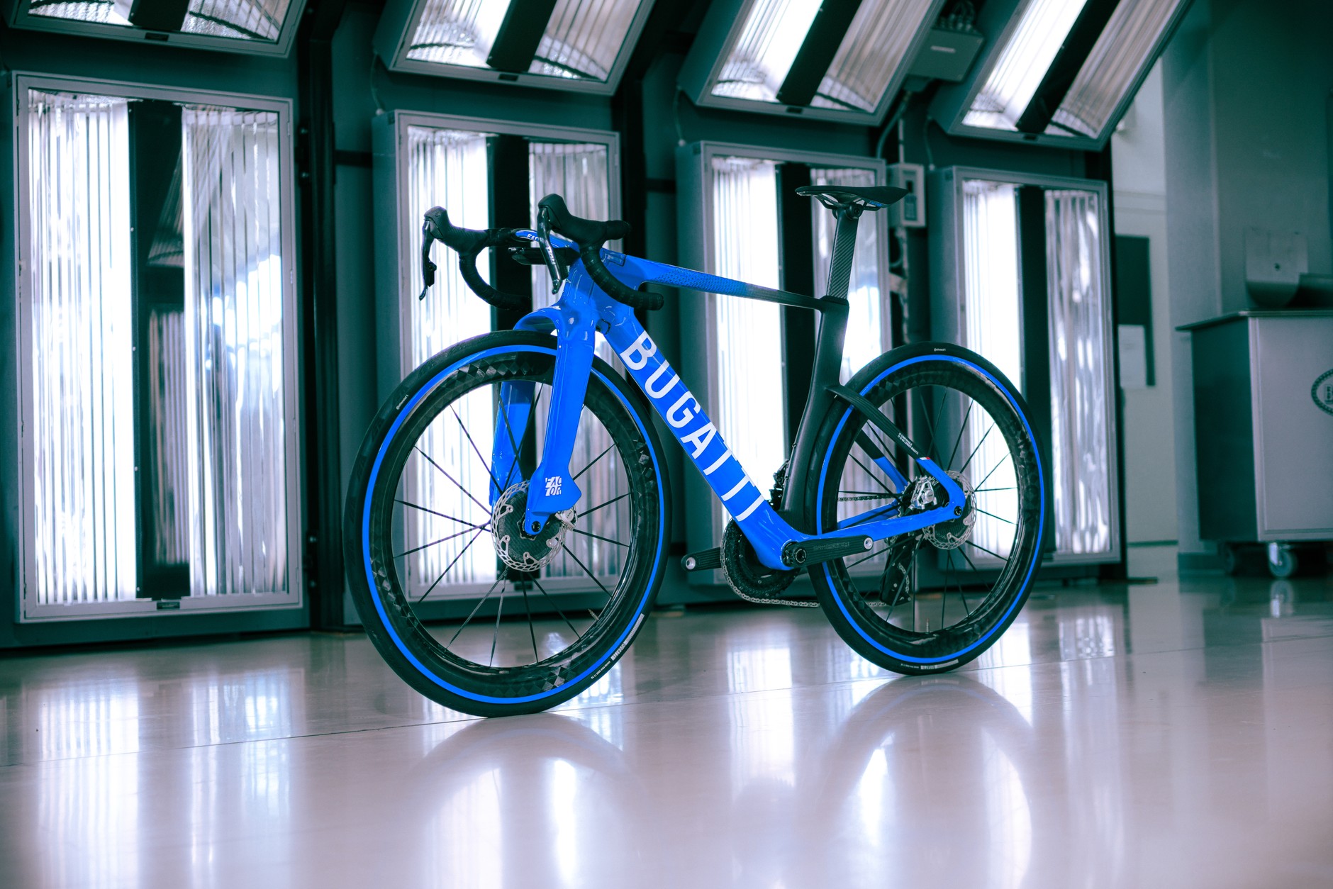 Bugatti Factor One – rower zbudowany wspólnie przez marki Bugatti i Factor