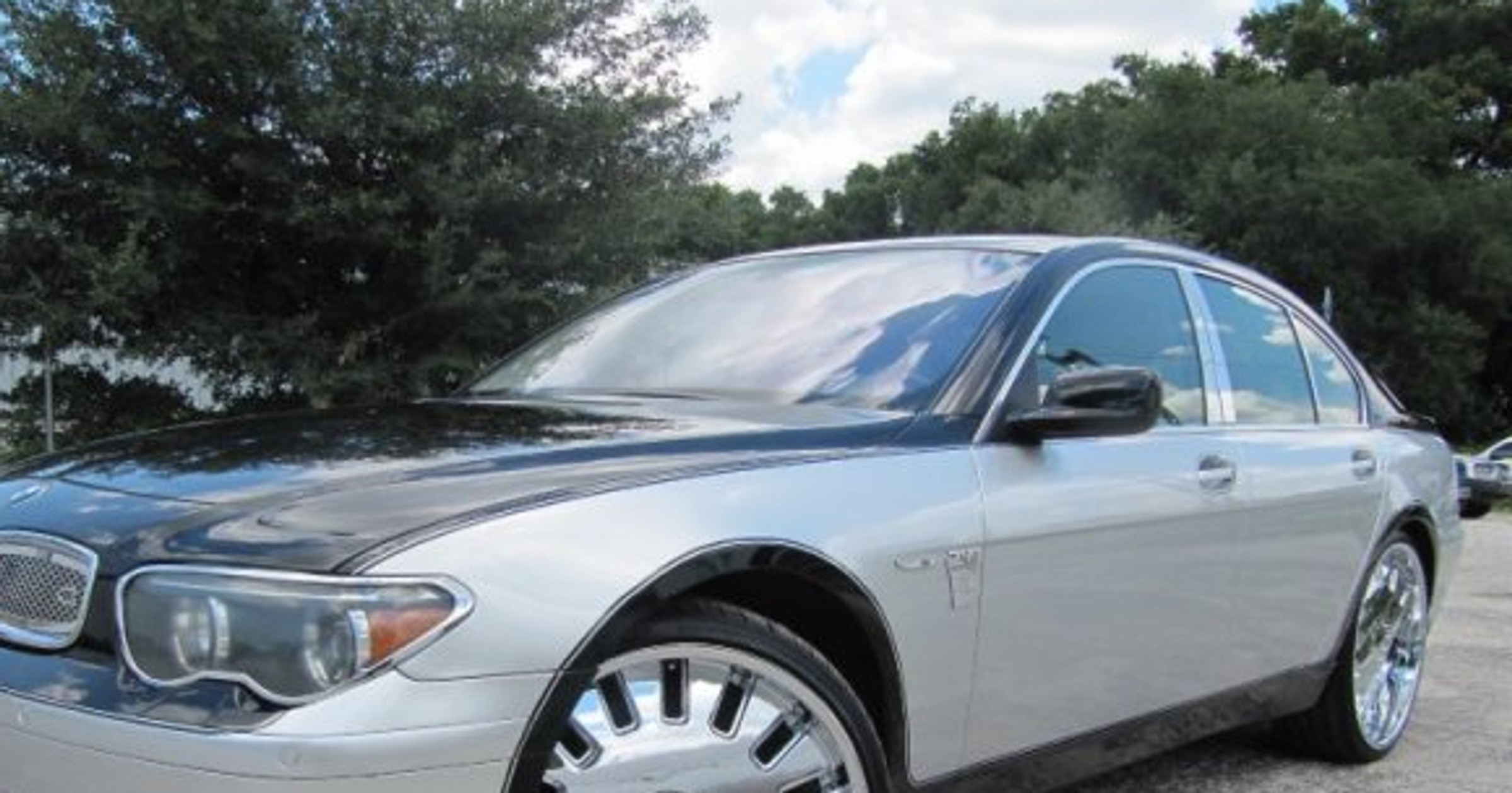 BMW 745i - o kurcze, czy właściciel zażył rano tabletki?