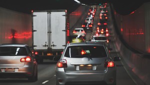 Korek w tunelu: jaki należy zachować odstęp?