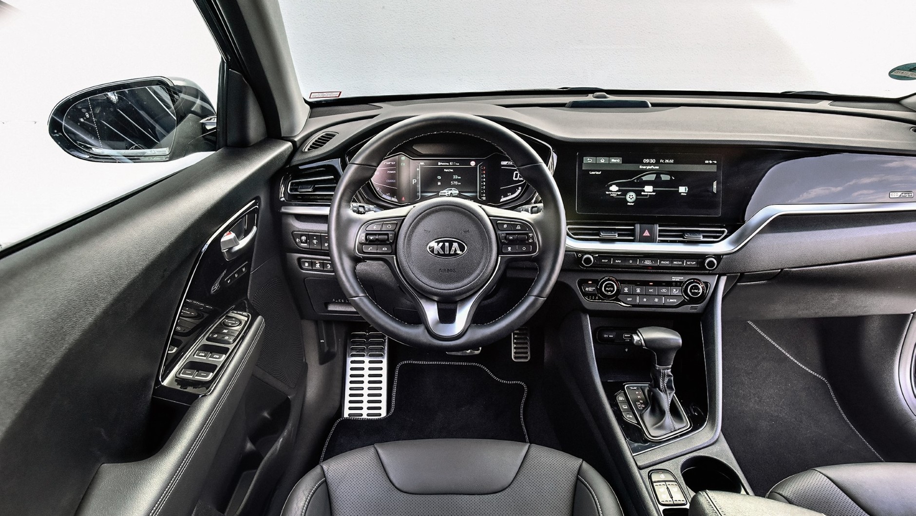 Dwie hybrydy ładowane z gniazdka: Kia Niro i Renault Captur