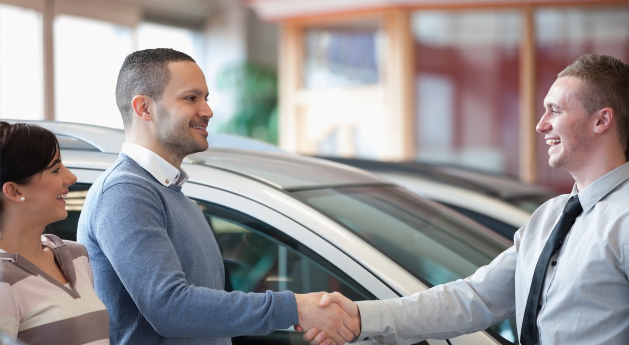 Sprzedaż nowych aut spada w UE, w Polsce lepiej