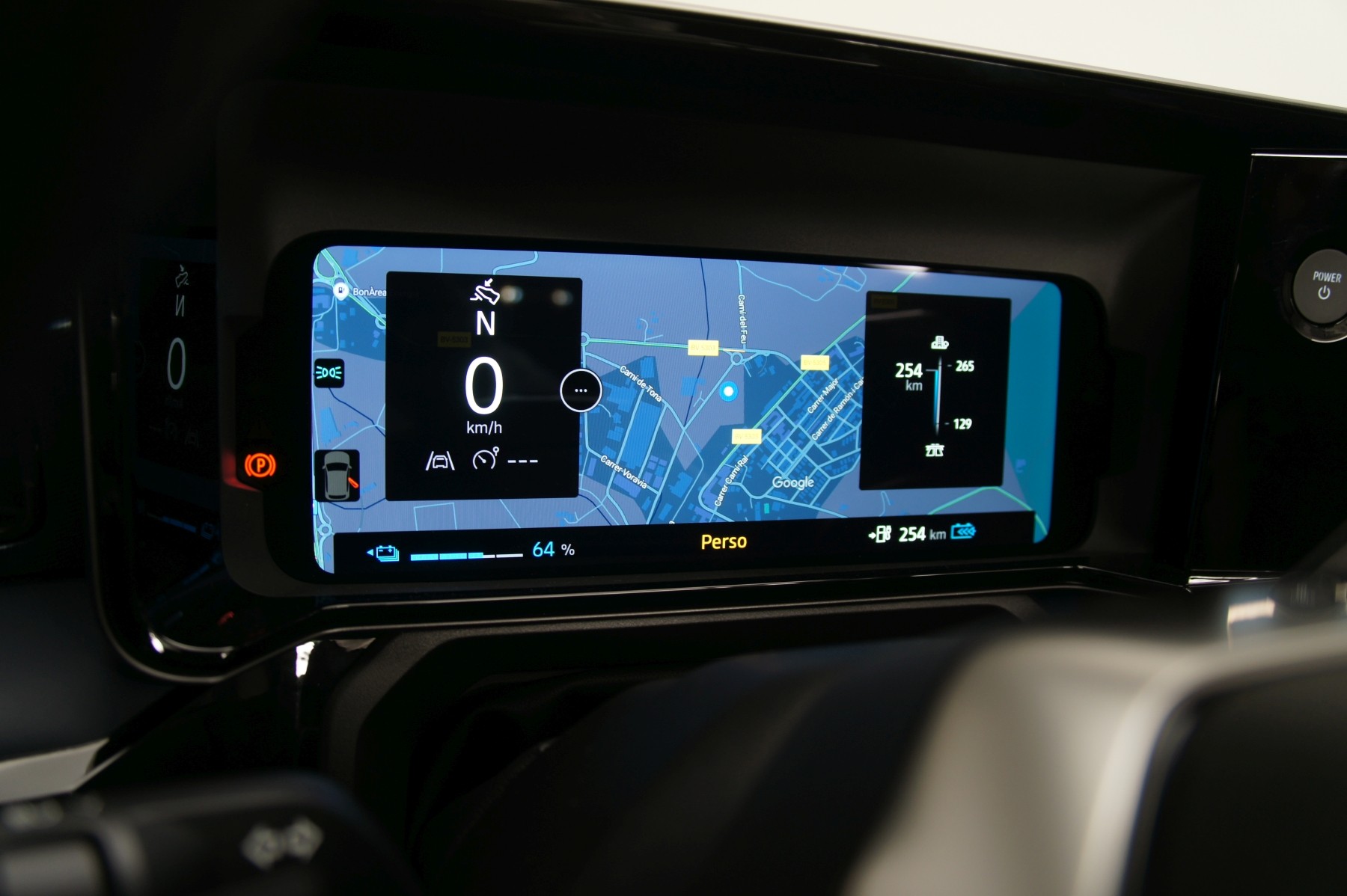 Mapy Google wyświetlane za kierownicą