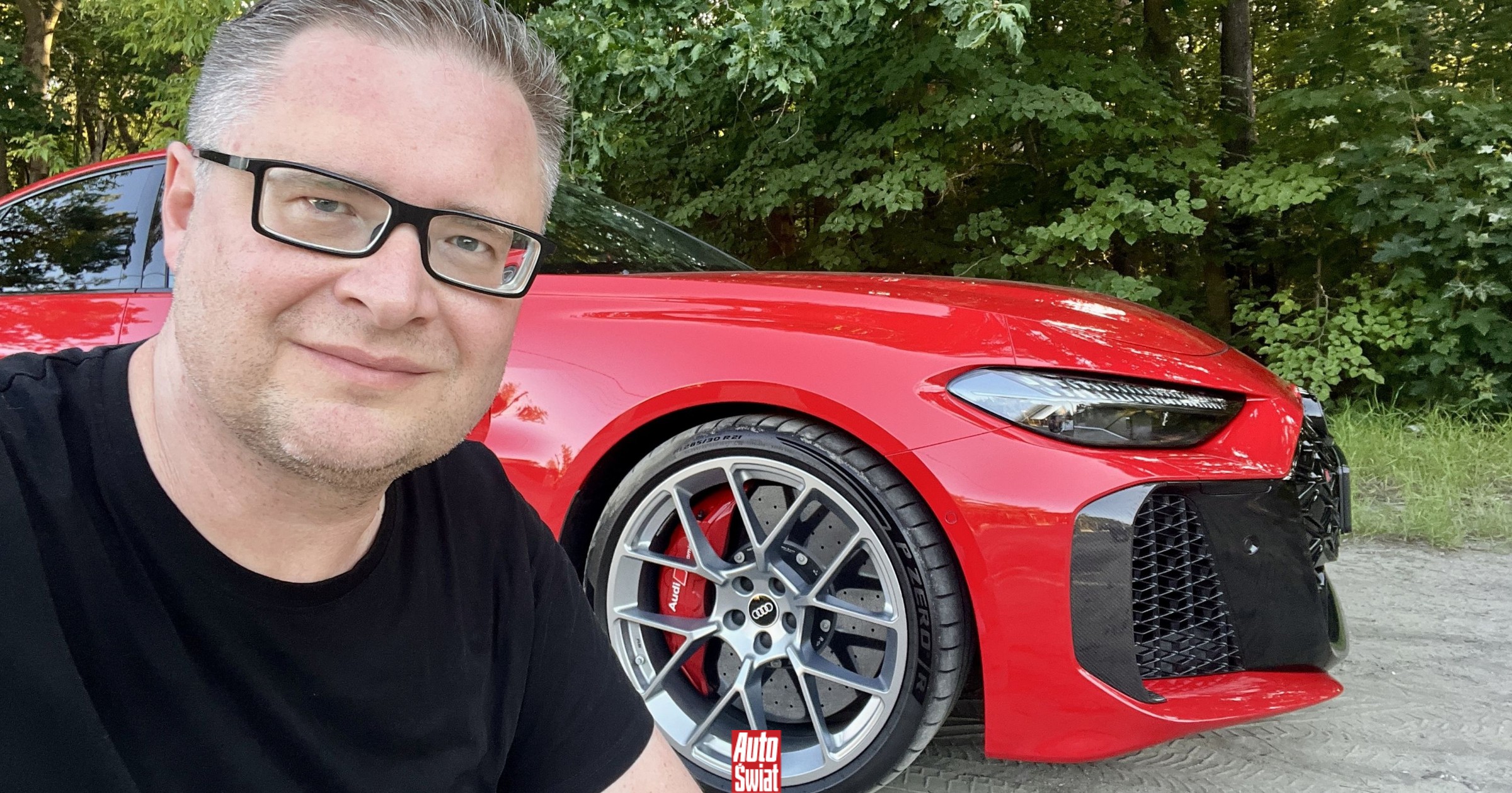 Un nuovo Audi RS 5 in strada, con dettagli tecnici e di design che suscitano interesse e alcune critiche