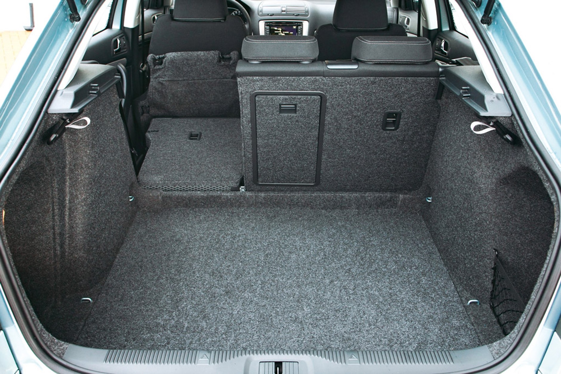 Skoda Octavia kontra VW Jetta i Mazda 3: czy kompaktowy sedan ma sens?