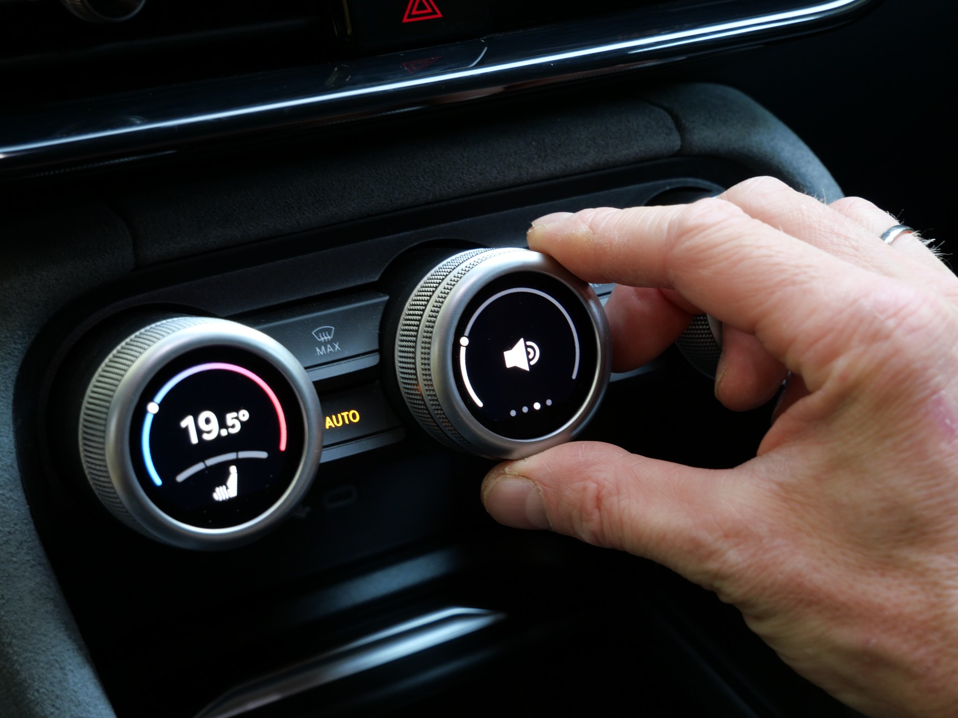 Pokrętło głośności może być też np. pokrętłem do sterowania siłą nawiewu