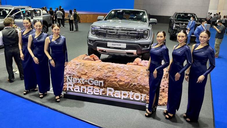 Ford na salonie w Bangkoku