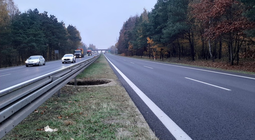 Zapadlisko przy drodze DK 94