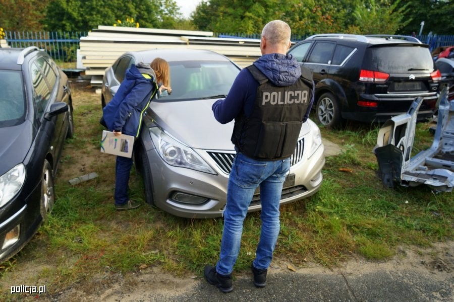 Areszt grupy wyłudzającej odszkodowania za pomocą leasingu aut