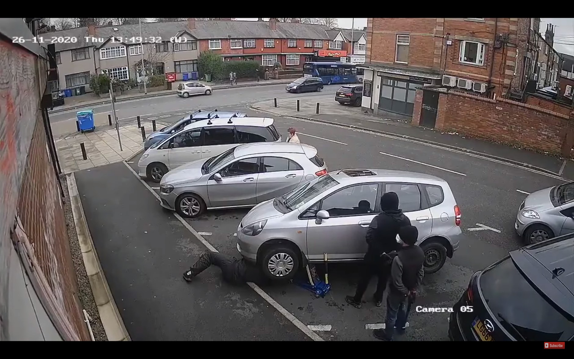 Kradzież katalizatora w biały dzień, w półtorej minuty!