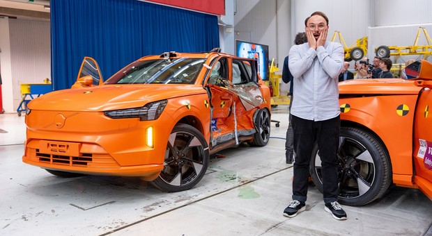 Widziałem na własne oczy crash test trzech elektryków. Manekiny były niewzruszone