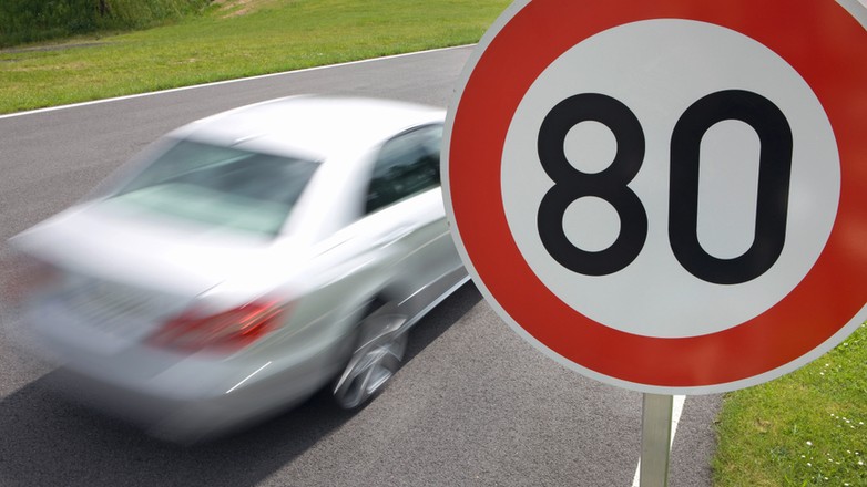 Ograniczenie prędkości - w tym roku postaraj się jeździć z dozwoloną i bezpieczną prędkością.