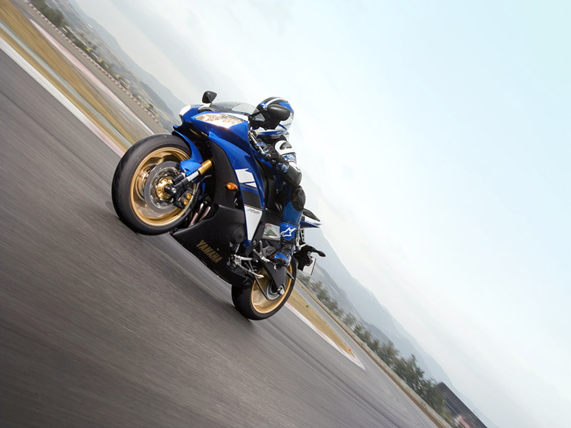 Yamaha YZF-R6 2008: pierwsze informacje i duża fotogaleria