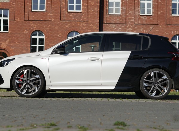 Peugeot 308 GTi – podgryzanie Golfa – TEST