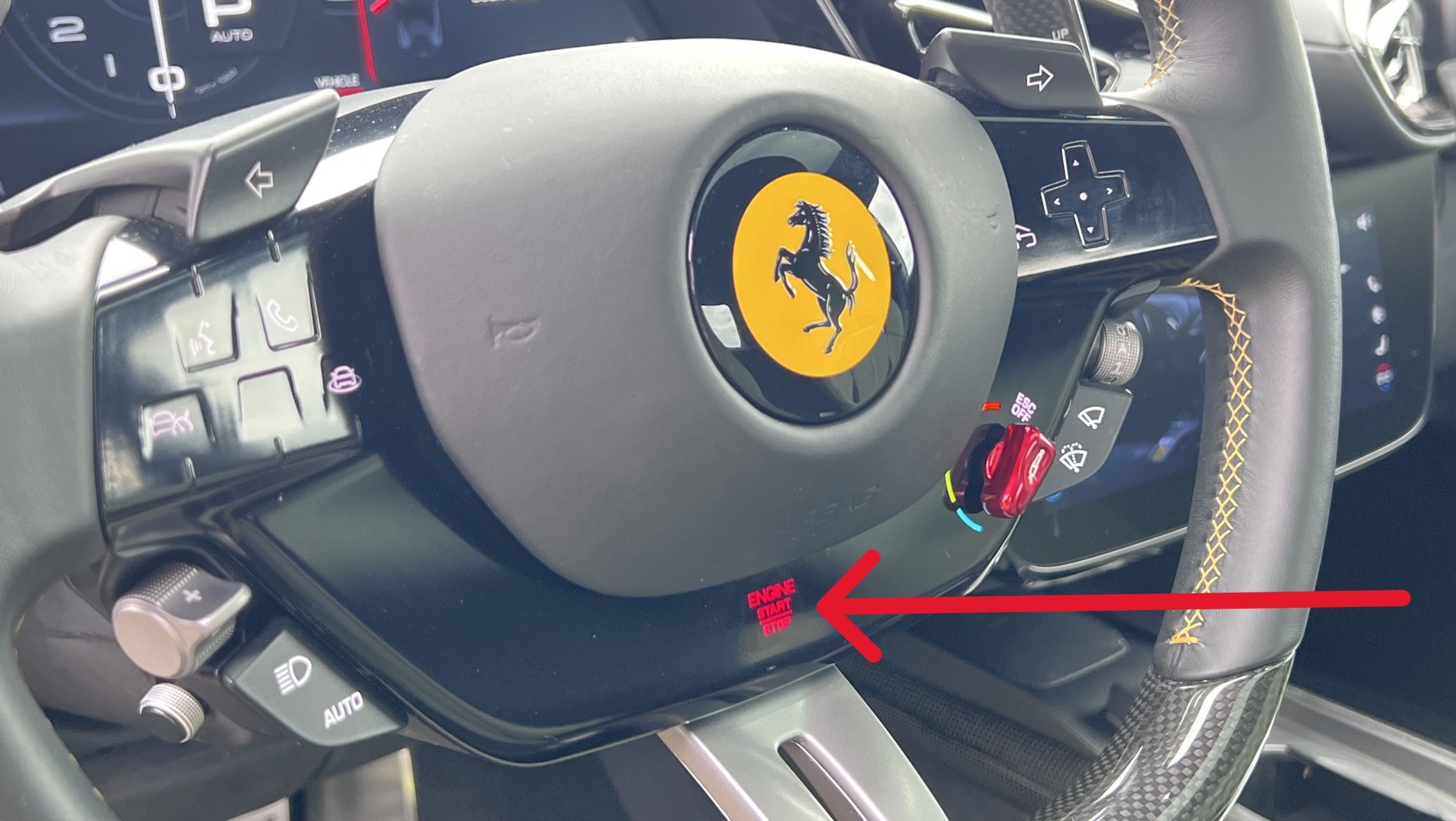 Ferrari 12Cilindri: tym niepozornym sensorem uruchamia się 830-konny silnik