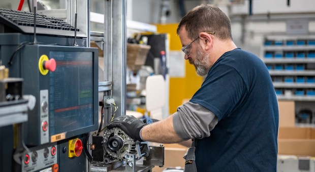 Firma Bosch produkuje alternatory z używanych części. „Są jak nowe”