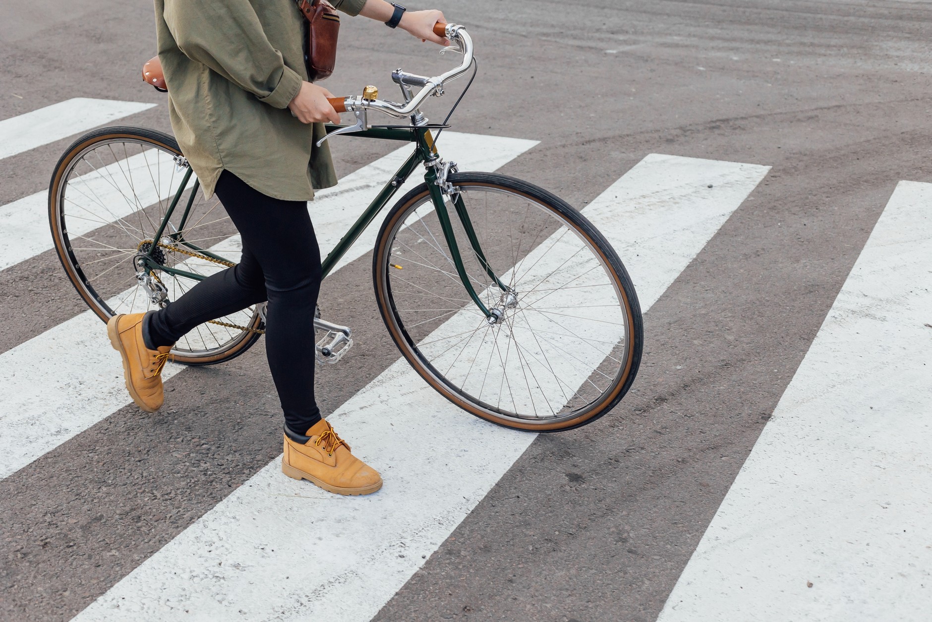 Rowery należy przeprowadzać przez pasy, ale jest wyjątek