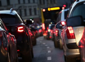 Kiedy największe korki 1 listopada? Sprawdziliśmy ruch w polskich miastach