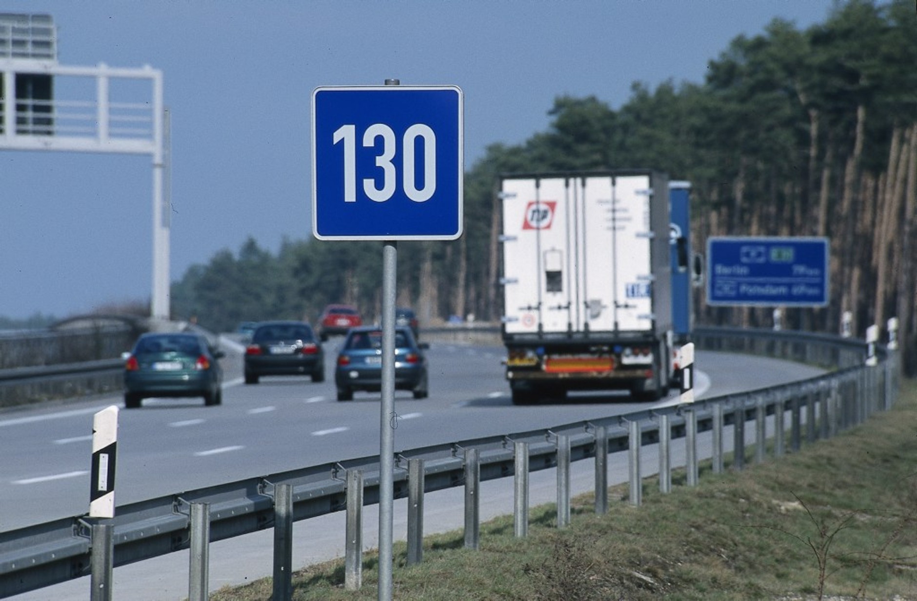 Taki znak tylko zaleca jazdę z prędkością 130 km/h