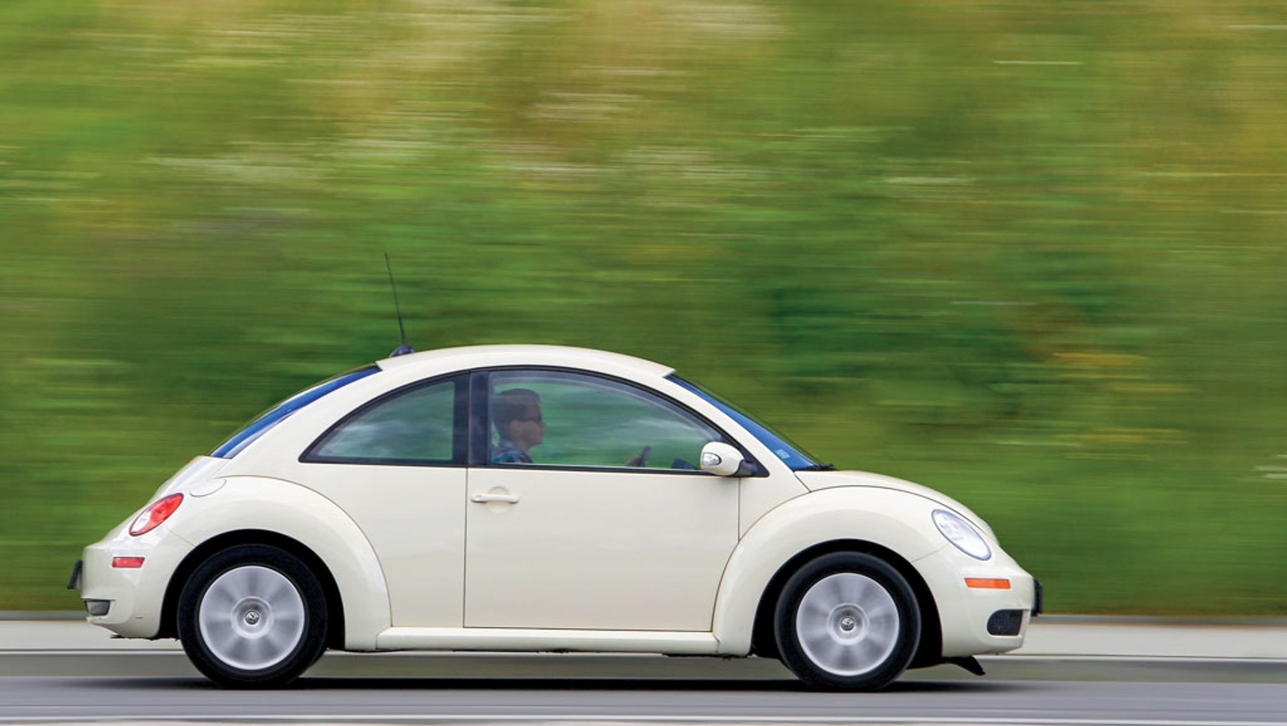 New Beetle miał kontynuować tradycję Garbusa, ale cieszył się umiarkowaną popularnością