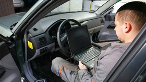 Pokazujemy jak sprawdzić przeszłość auta przed kupnem